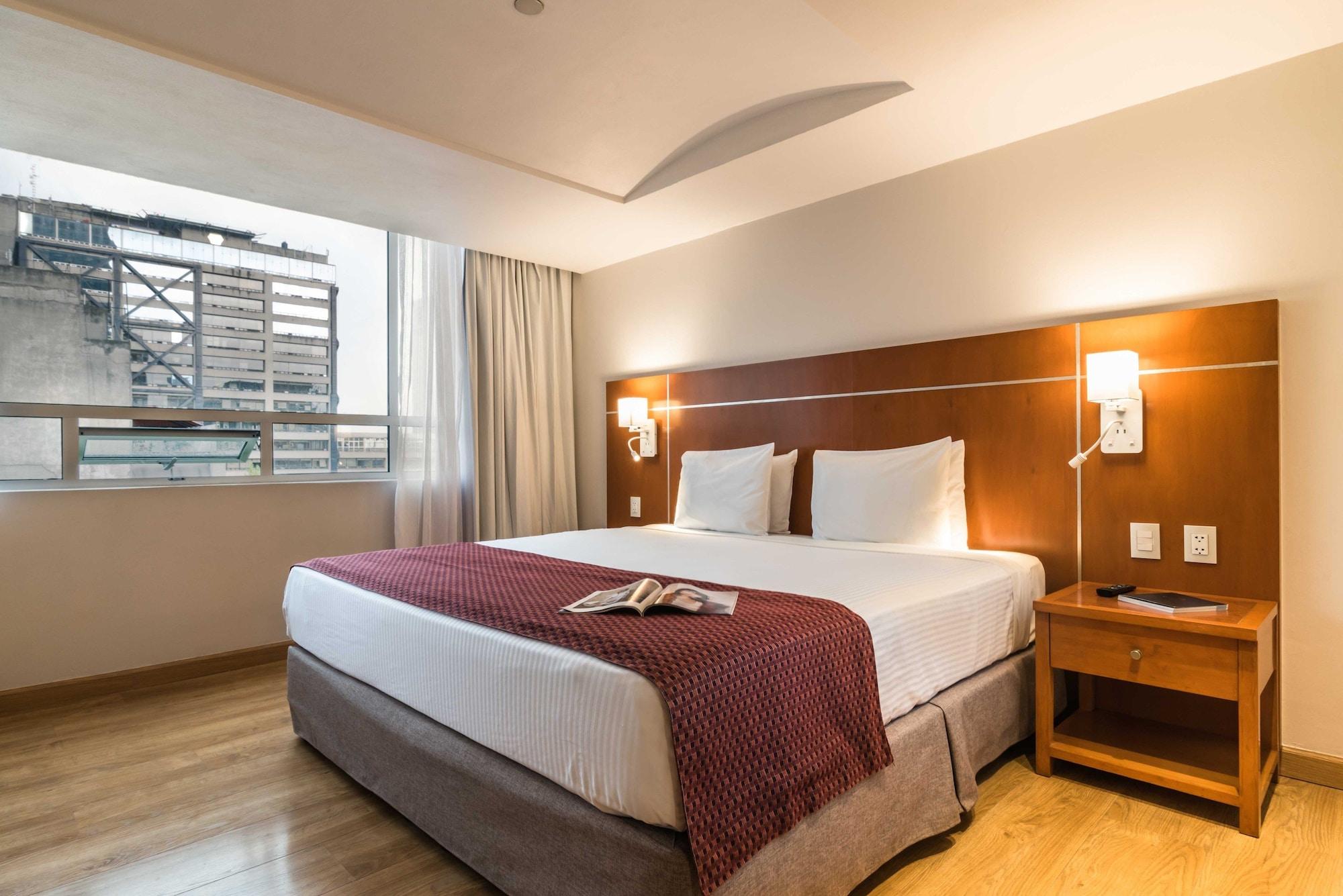 ยูโรสตาร์ โซนา โรซา สวีท Hotel เม็กซิโกซิตี้ ภายนอก รูปภาพ A bedroom at the hotel