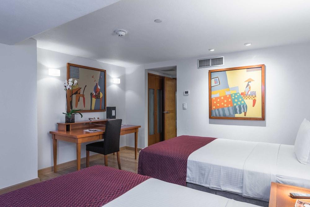 ยูโรสตาร์ โซนา โรซา สวีท Hotel เม็กซิโกซิตี้ ภายนอก รูปภาพ A room at the hotel