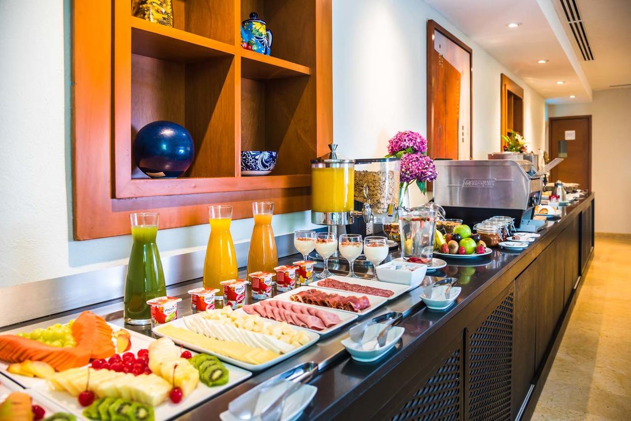 ยูโรสตาร์ โซนา โรซา สวีท Hotel เม็กซิโกซิตี้ ภายนอก รูปภาพ A buffet at a hotel