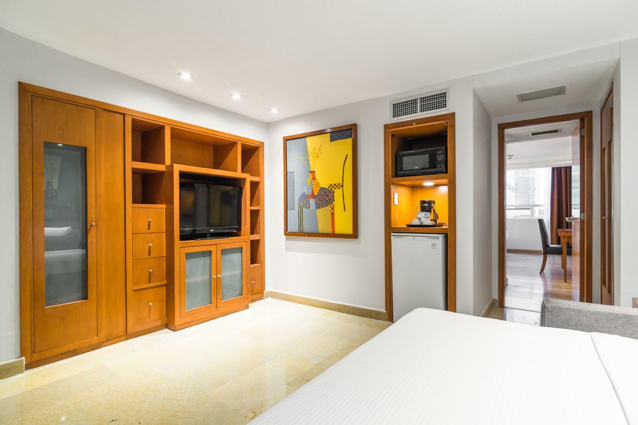 ยูโรสตาร์ โซนา โรซา สวีท Hotel เม็กซิโกซิตี้ ภายนอก รูปภาพ A room at the hotel