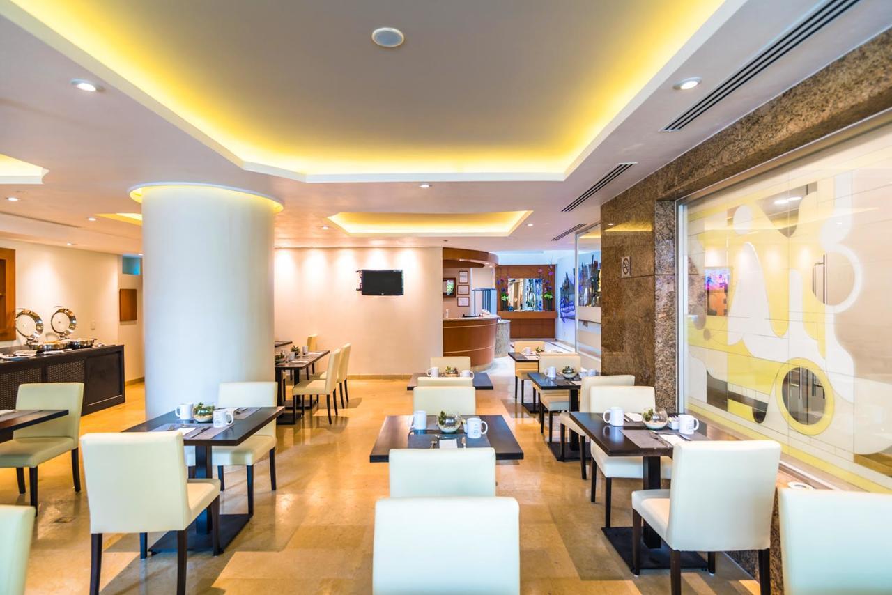 ยูโรสตาร์ โซนา โรซา สวีท Hotel เม็กซิโกซิตี้ ภายนอก รูปภาพ The lounge at the airport